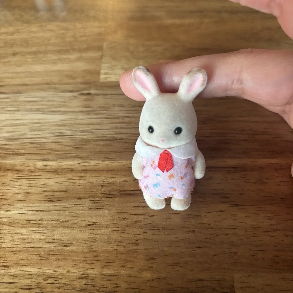 Calico Critters Rabbit Figure Sylvanian Families Doll Dipped Ears~PREOWNED 1